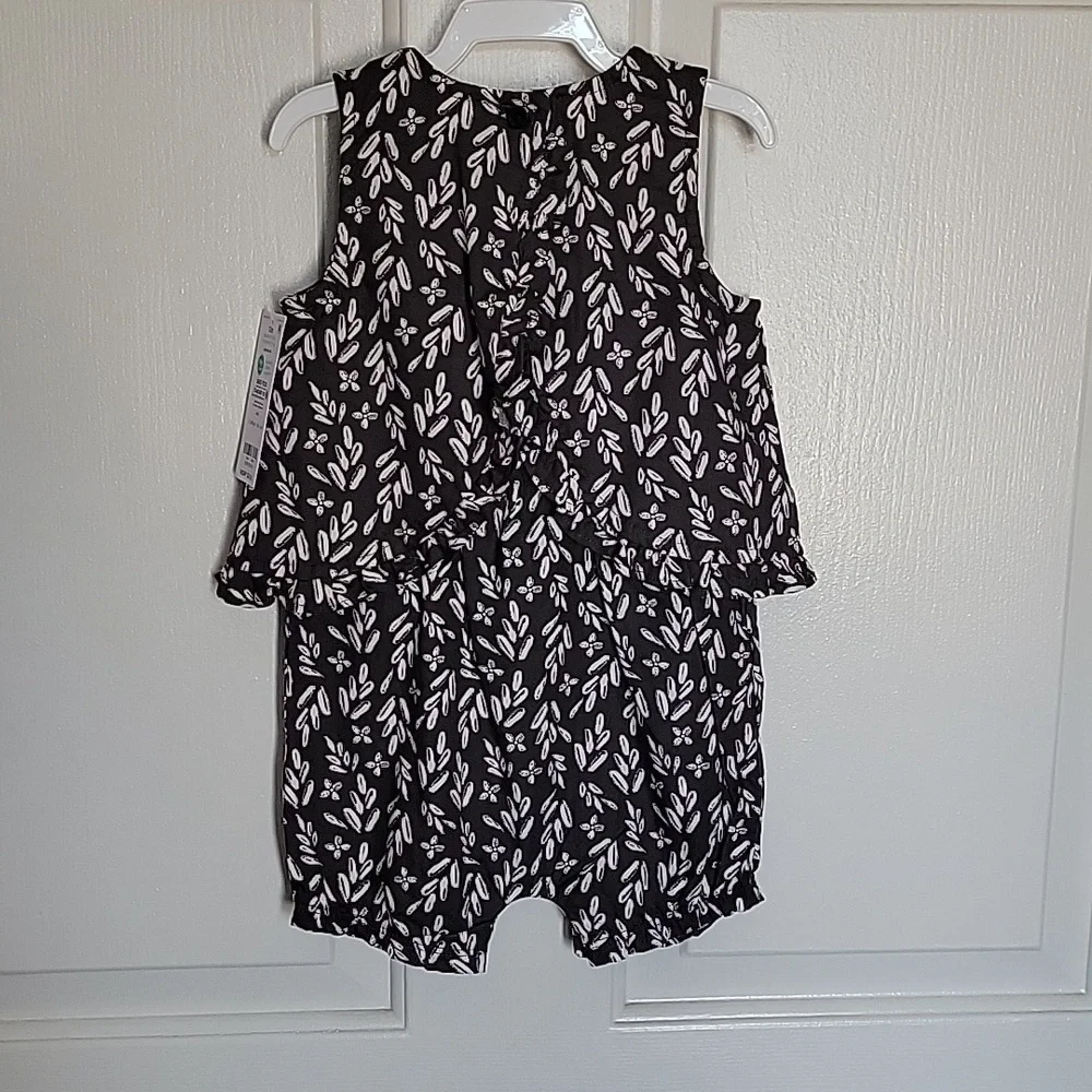 Carter's NWT, girls 12 months, 1 piece romper, charcoal gray and white.